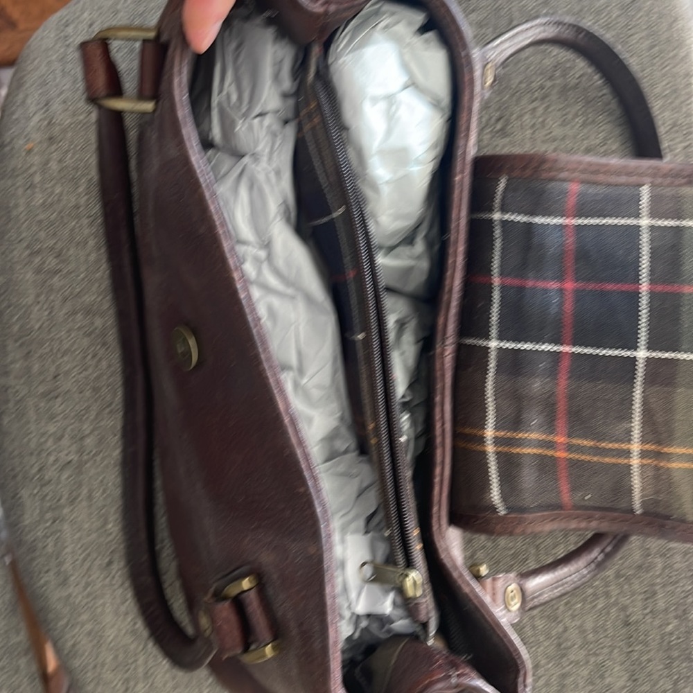 Barbour bag only used 2 times - Picture 7 of 10